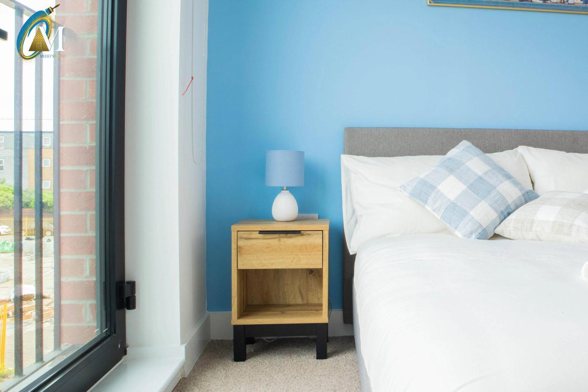 Oriel Blue - - 2bed Apartment *